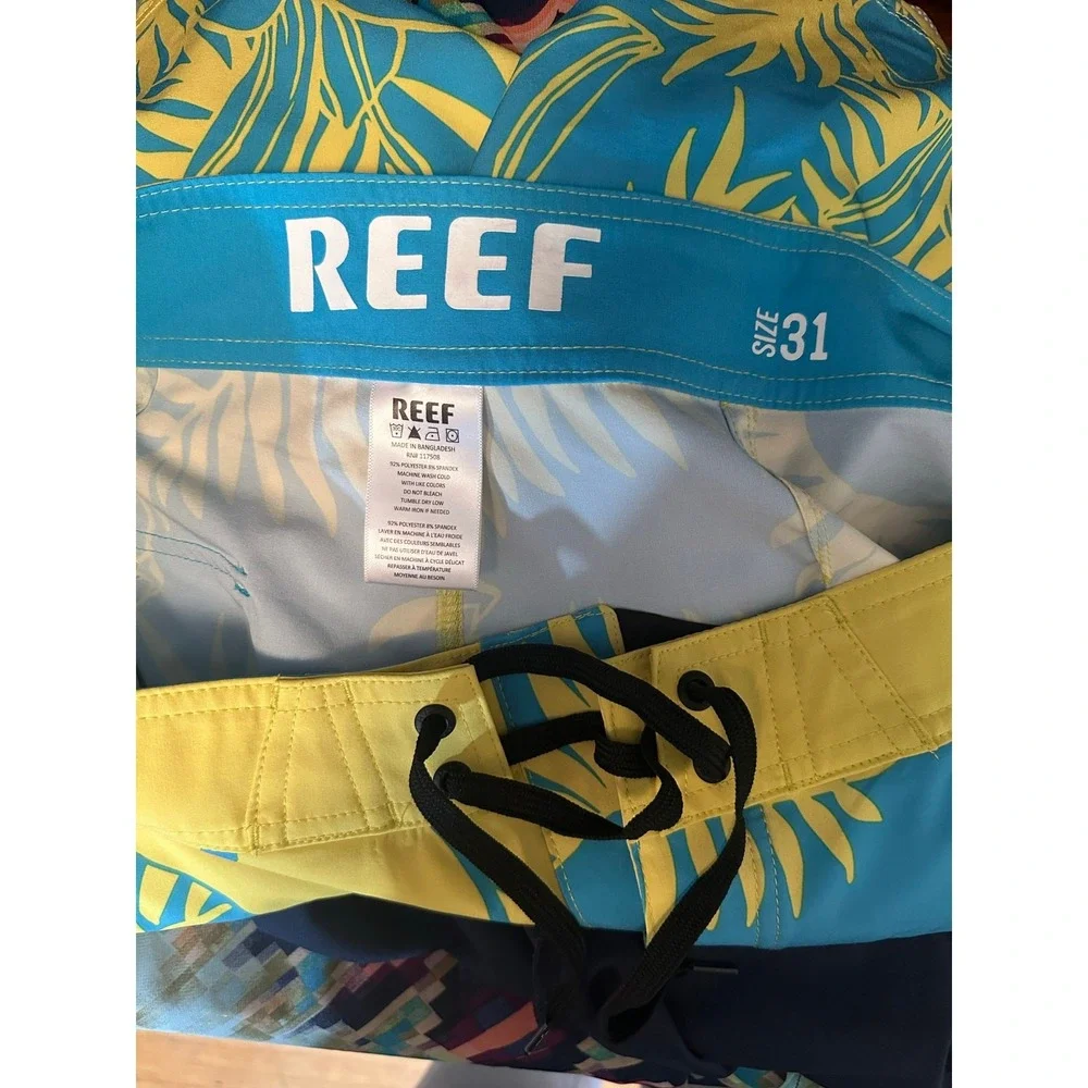 Reef Blue and Yellow Floral Board Shorts – Men's Size 32 Swimming, Beach, Summer